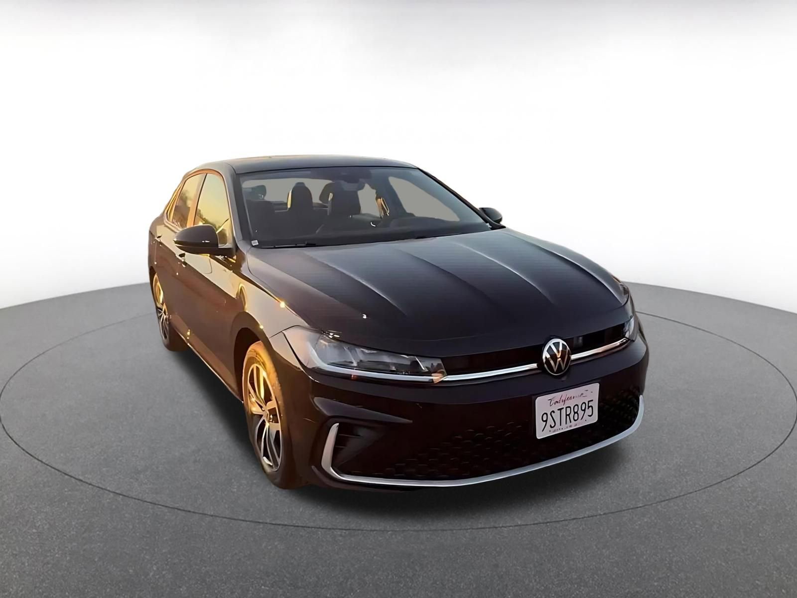 Used 2025 Volkswagen Jetta SE image 3