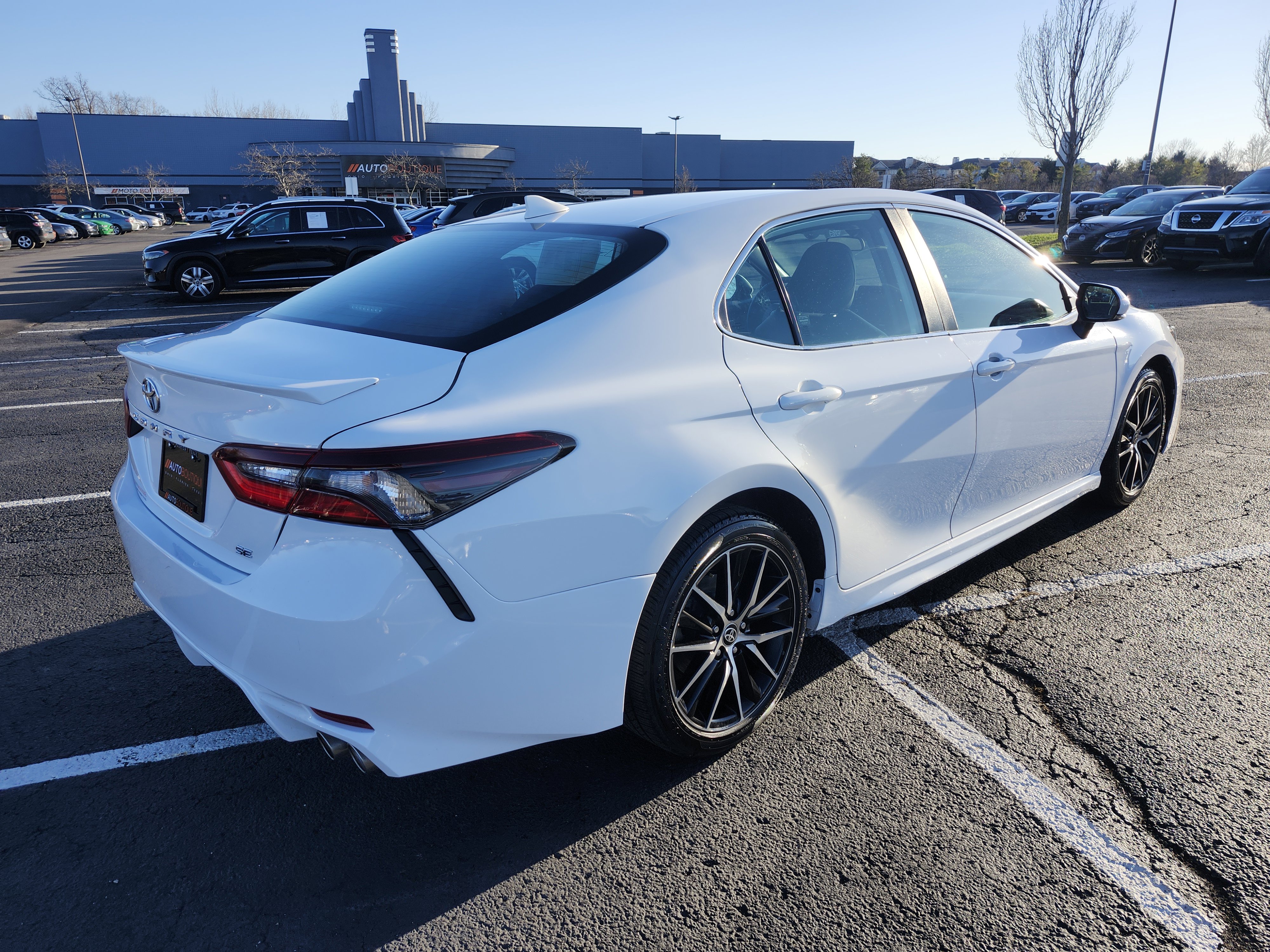 Used 2022 Toyota Camry SE image 17