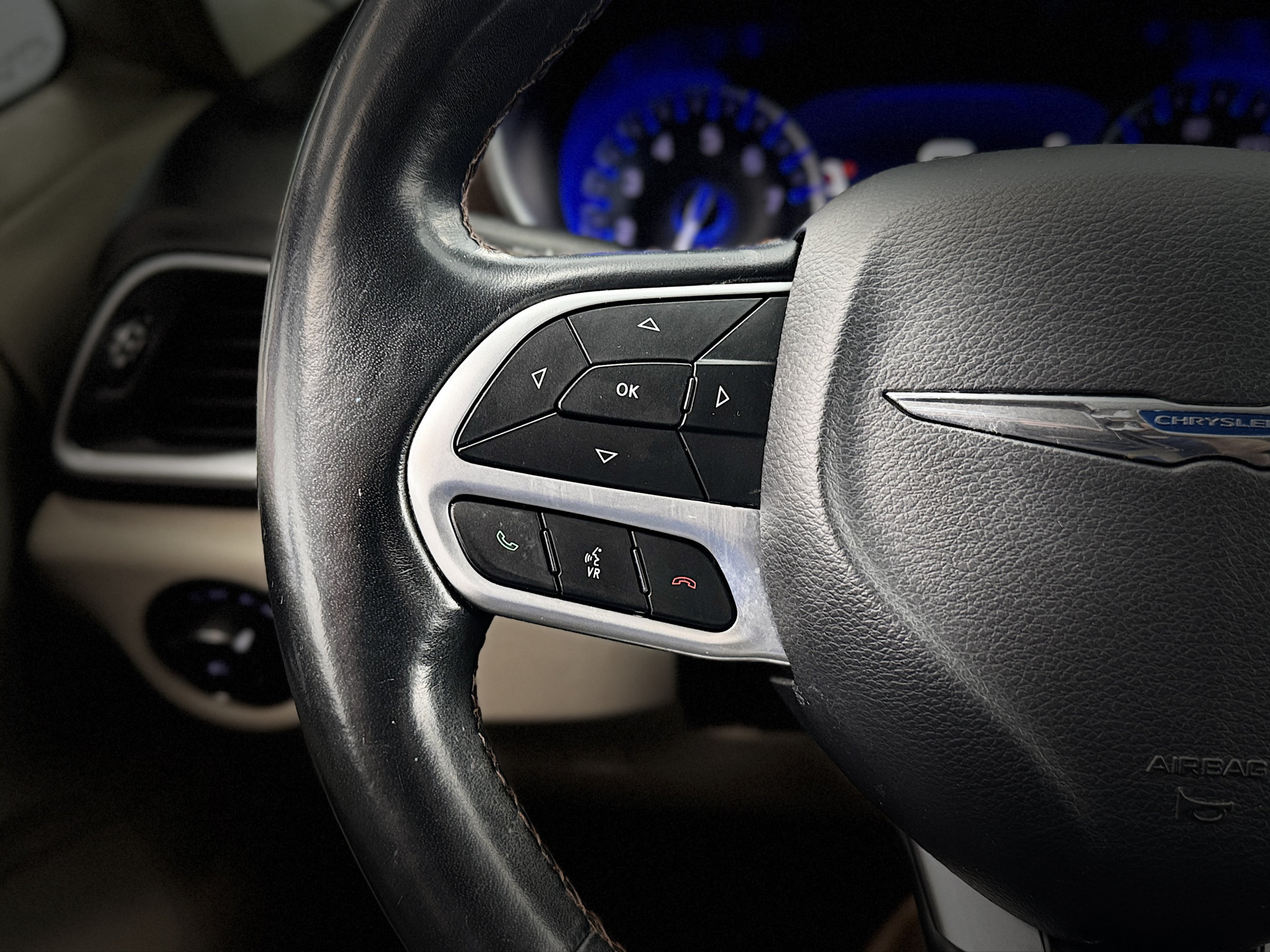 Used 2017 Chrysler Pacifica Touring-L Plus FWD image 19
