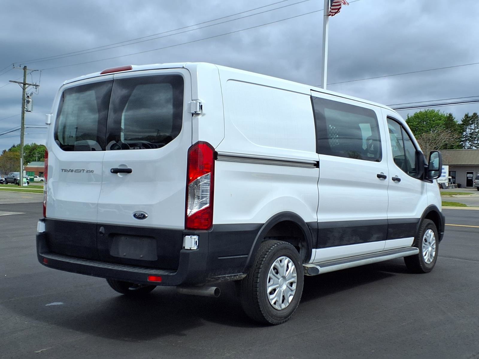 Used 2024 Ford Transit 250 Low Roof w/ Exterior Upgrade Package RWD image 4