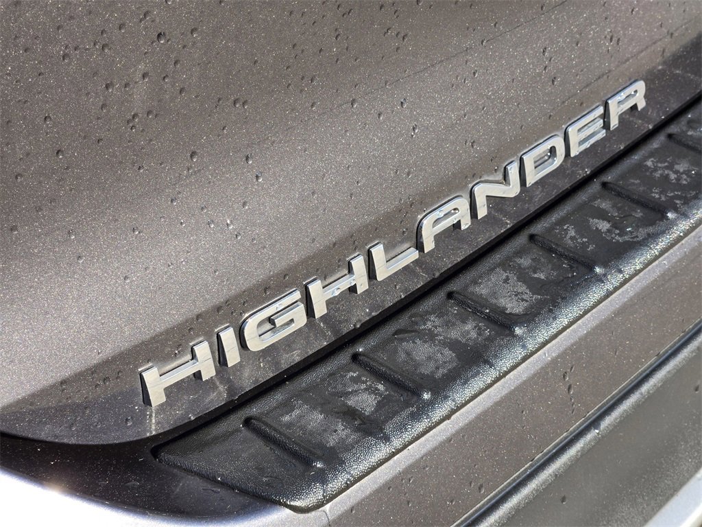 Used 2022 Toyota Highlander XSE image 17