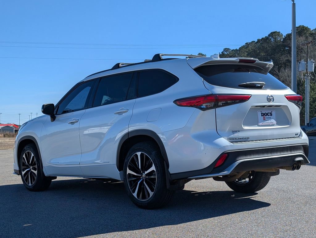 Used 2022 Toyota Highlander XSE image 3