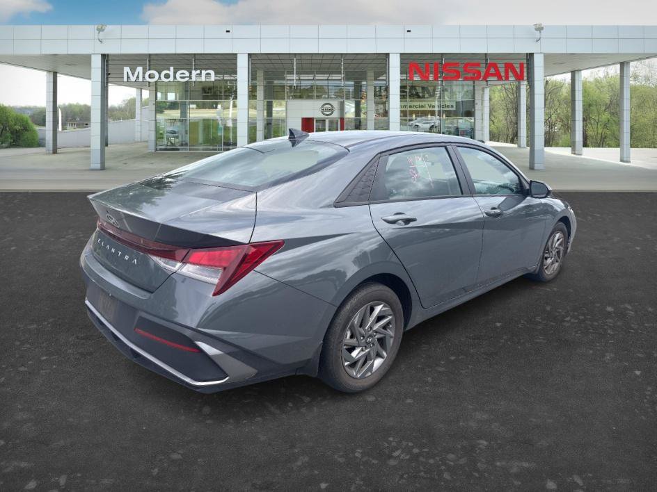 Used 2024 Hyundai Elantra SEL FWD image 5