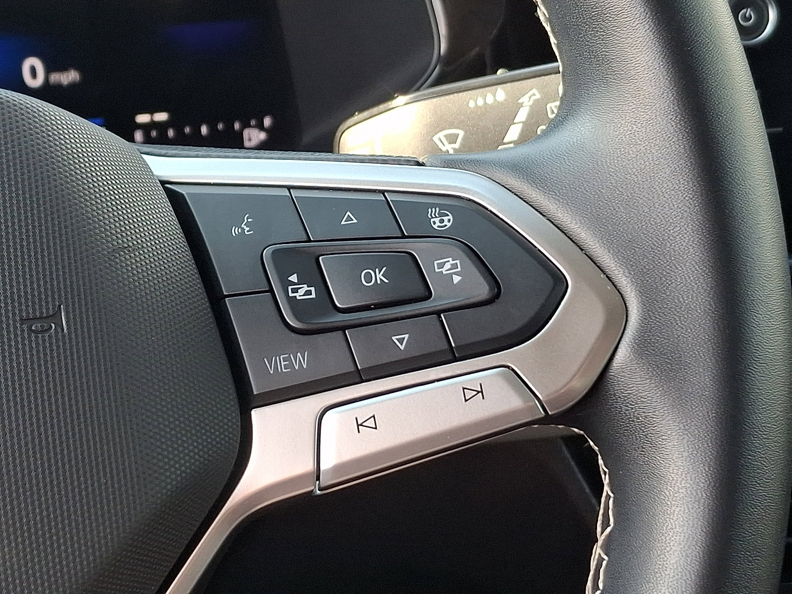 Used 2024 Volkswagen Taos SE image 21