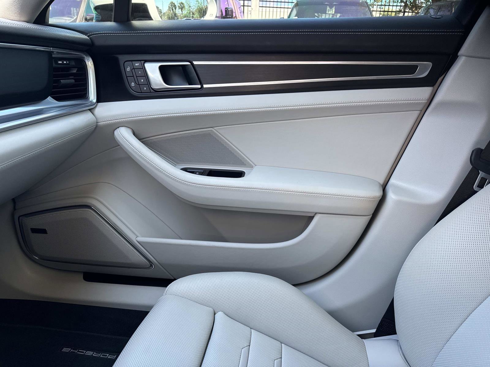 Used 2023 Porsche Panamera 4 Platinum Edition image 22