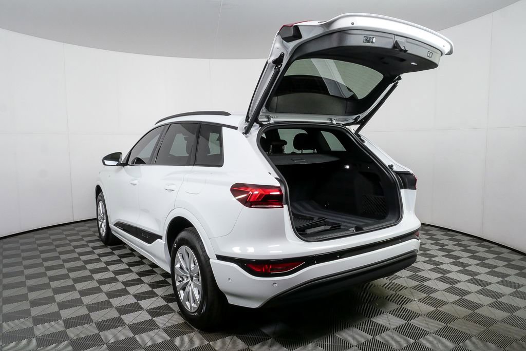 Certified 2025 Audi Q6 e-tron Premium image 31