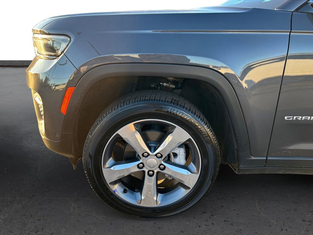 Used 2024 Jeep Grand Cherokee Limited w/ Luxury Tech Group II image 13
