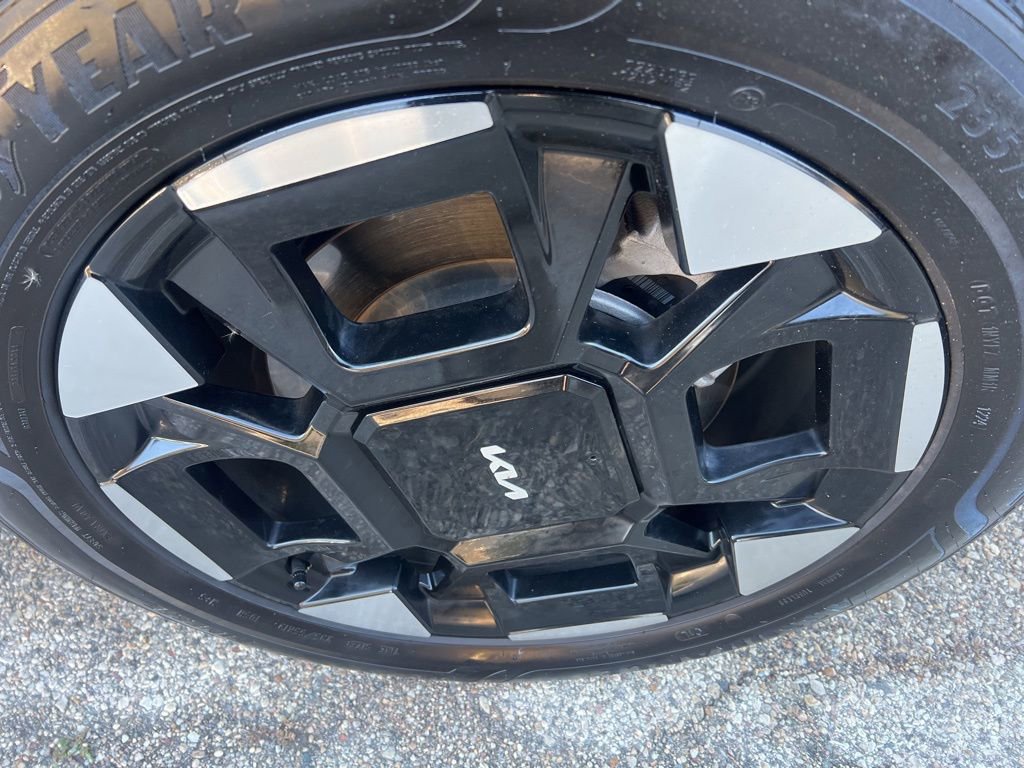 Certified 2025 Kia Carnival EX image 41