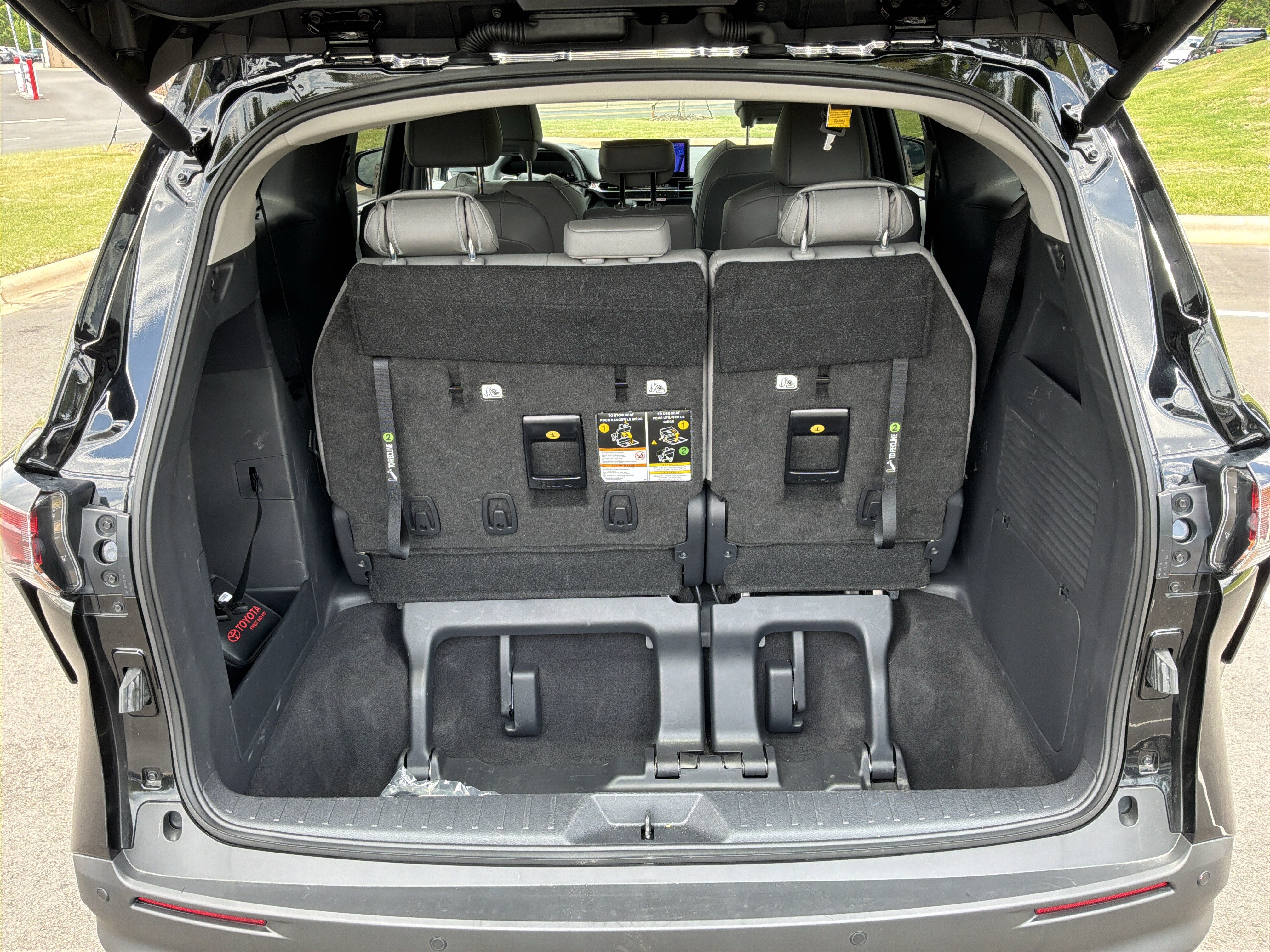 Used 2026 Toyota Sienna XLE FWD image 33