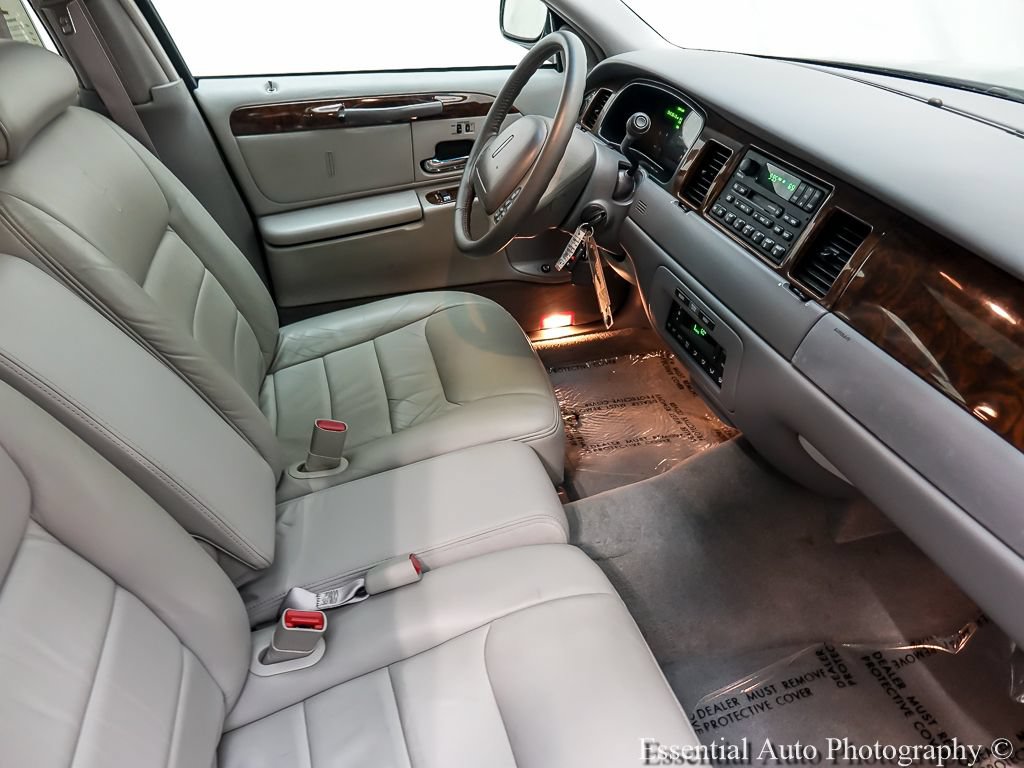 Used 1999 Lincoln Town Car Signature RWD image 24