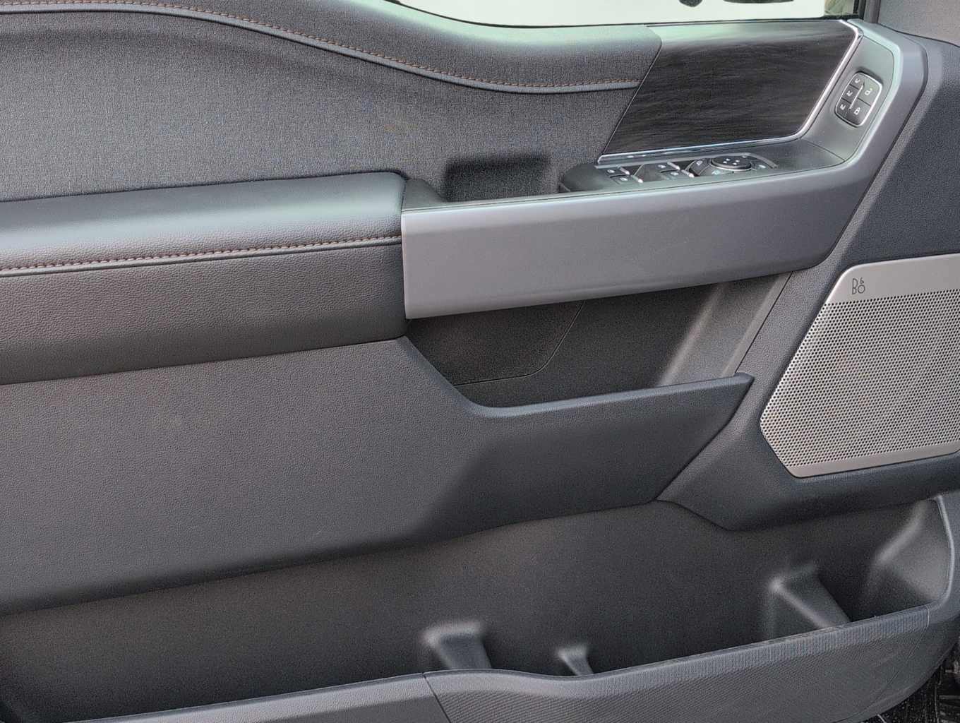 New 2025 Ford F150 Lariat w/ Equipment Group 501A Mid image 5