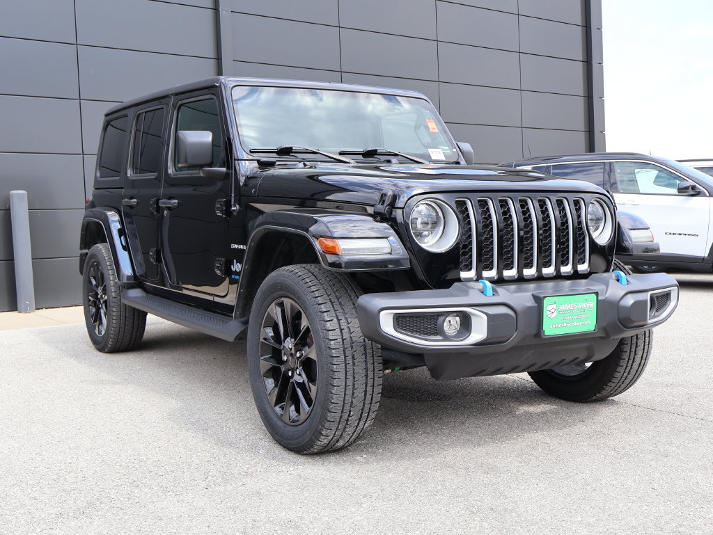 Used 2023 Jeep Wrangler Unlimited Sahara w/ Cold Weather Group AWD/4WD image 6