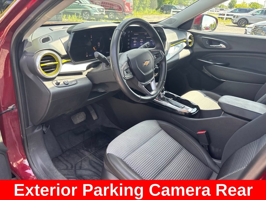 Used 2024 Chevrolet Trax LT w/ Driver Confidence Package FWD image 11