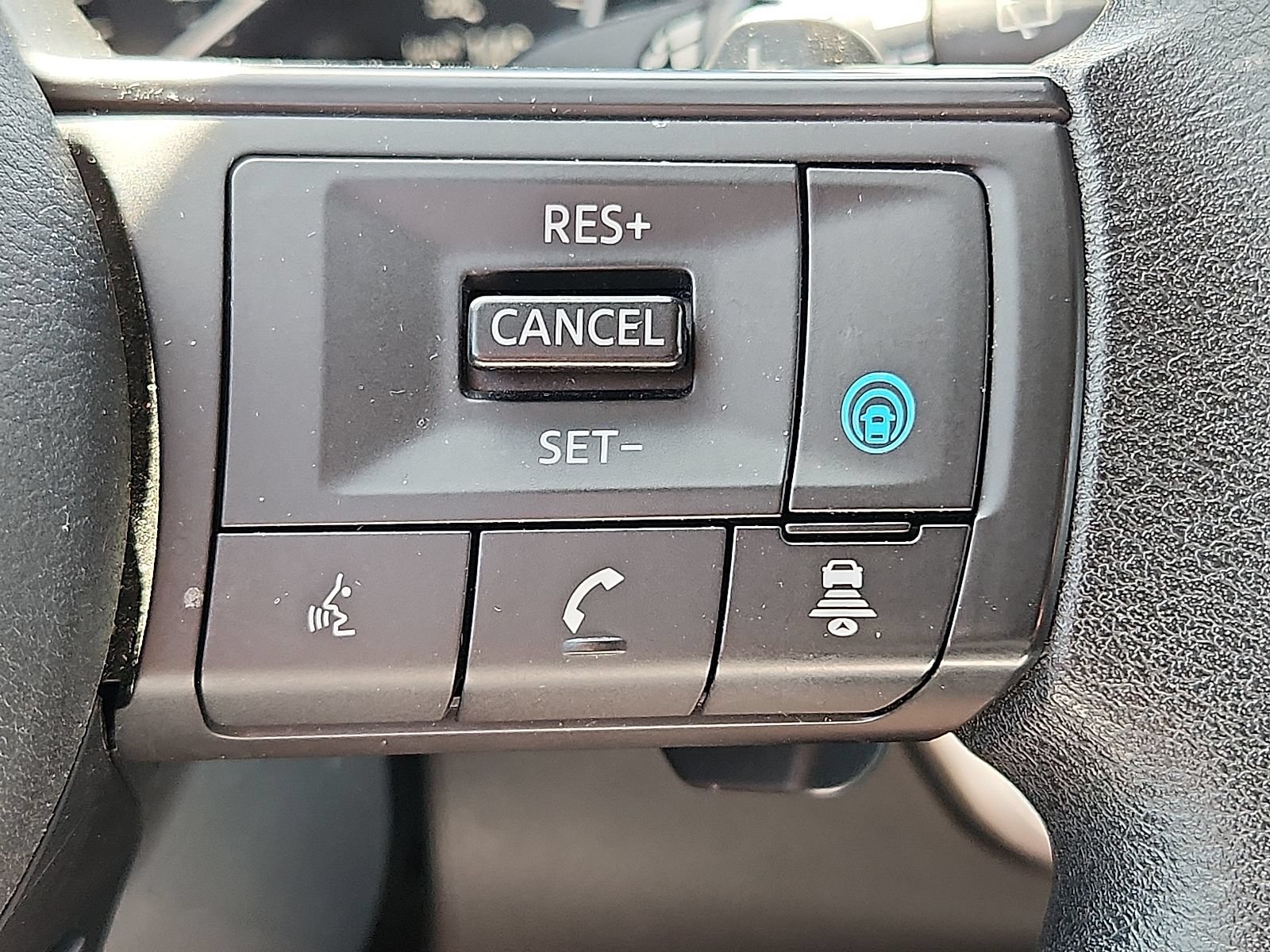 Used 2024 Nissan Rogue SV FWD image 17