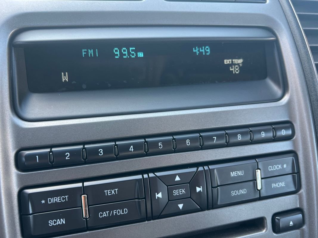 Used 2010 Ford Taurus SEL image 18