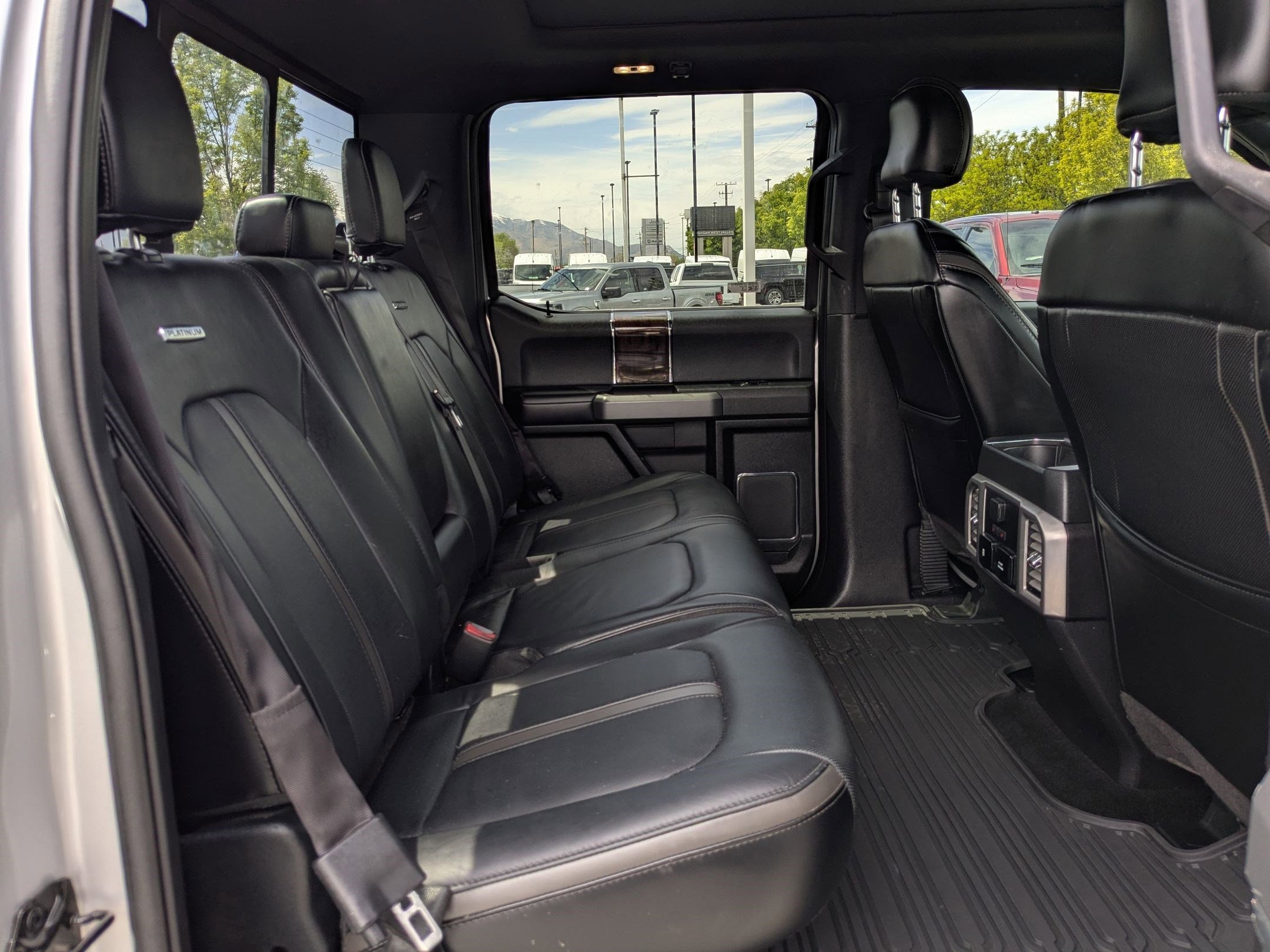 Used 2017 Ford F150 Platinum w/ Equipment Group 701A Luxury AWD/4WD image 33