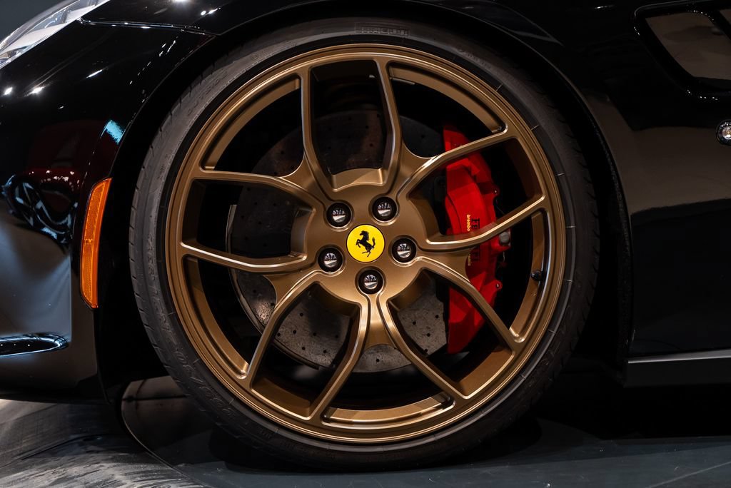 Used 2018 Ferrari GTC4Lusso AWD/4WD image 13