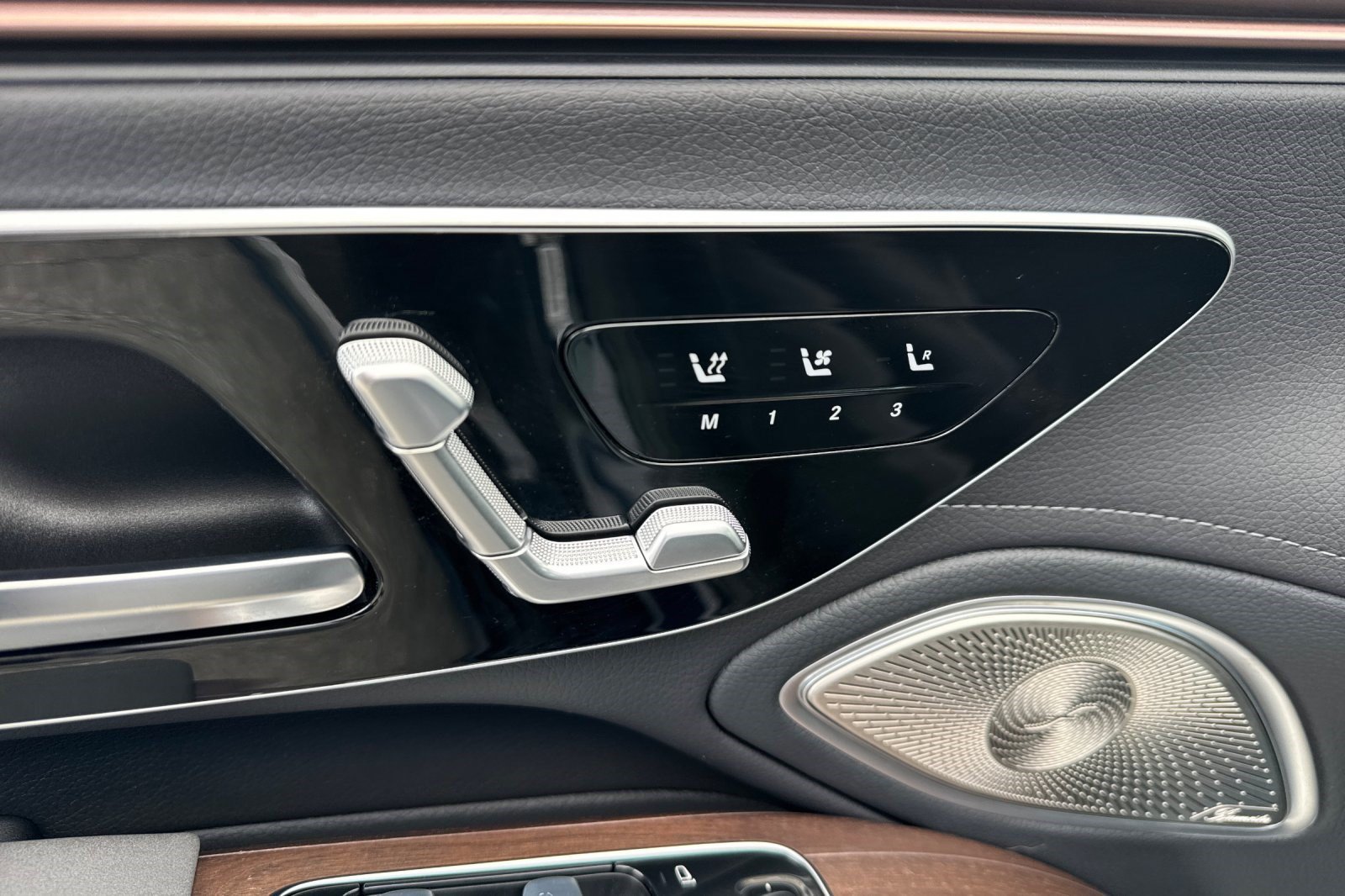 Used 2023 Mercedes-Benz EQS 580 4MATIC Sedan image 32