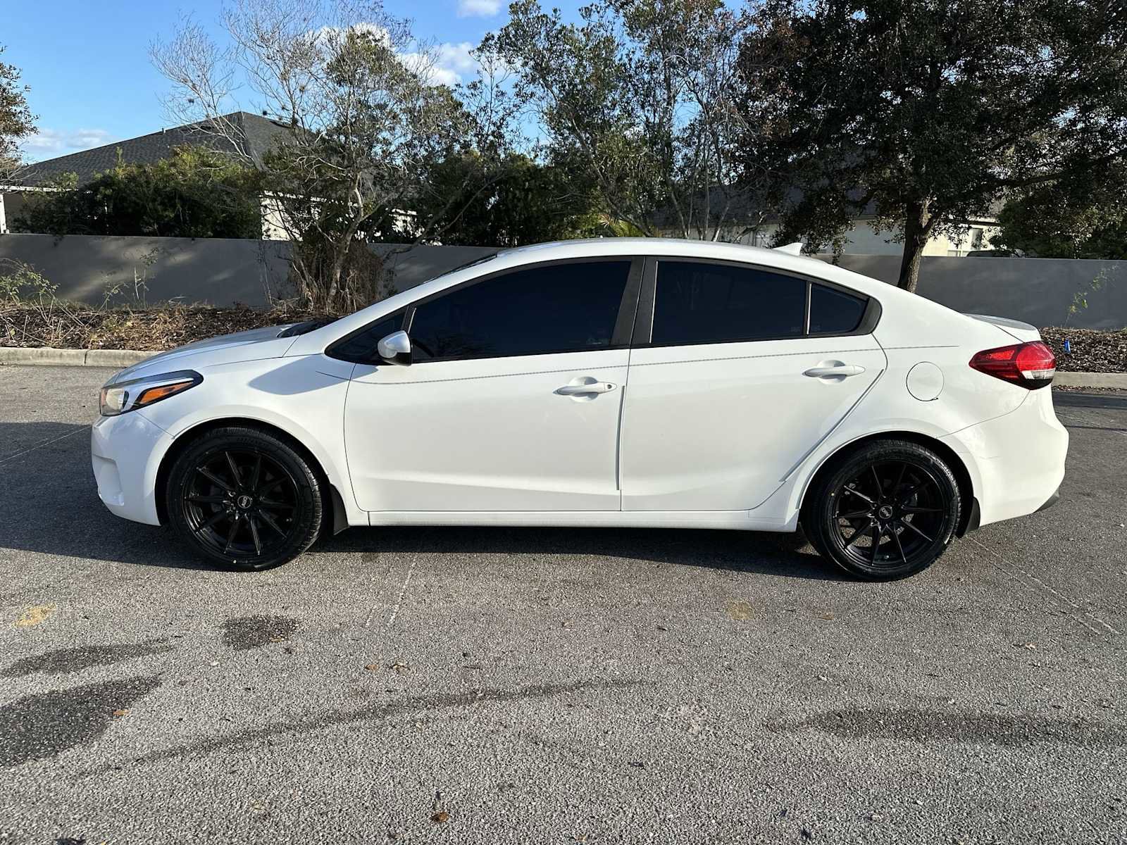 Used 2018 Kia Forte LX image 3