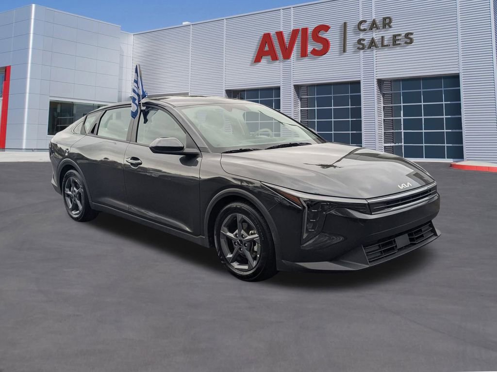 Used 2025 Kia K4 LXS image 3