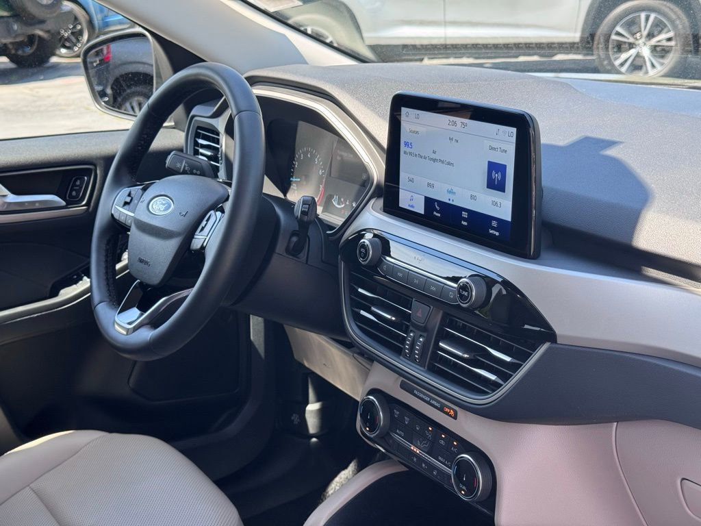 Used 2022 Ford Escape SEL image 5