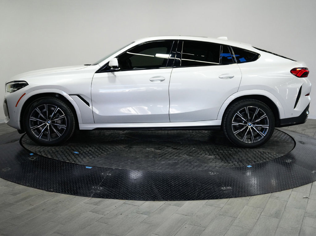 Used 2023 BMW X6 xDrive40i w/ M Sport Package AWD/4WD image 4