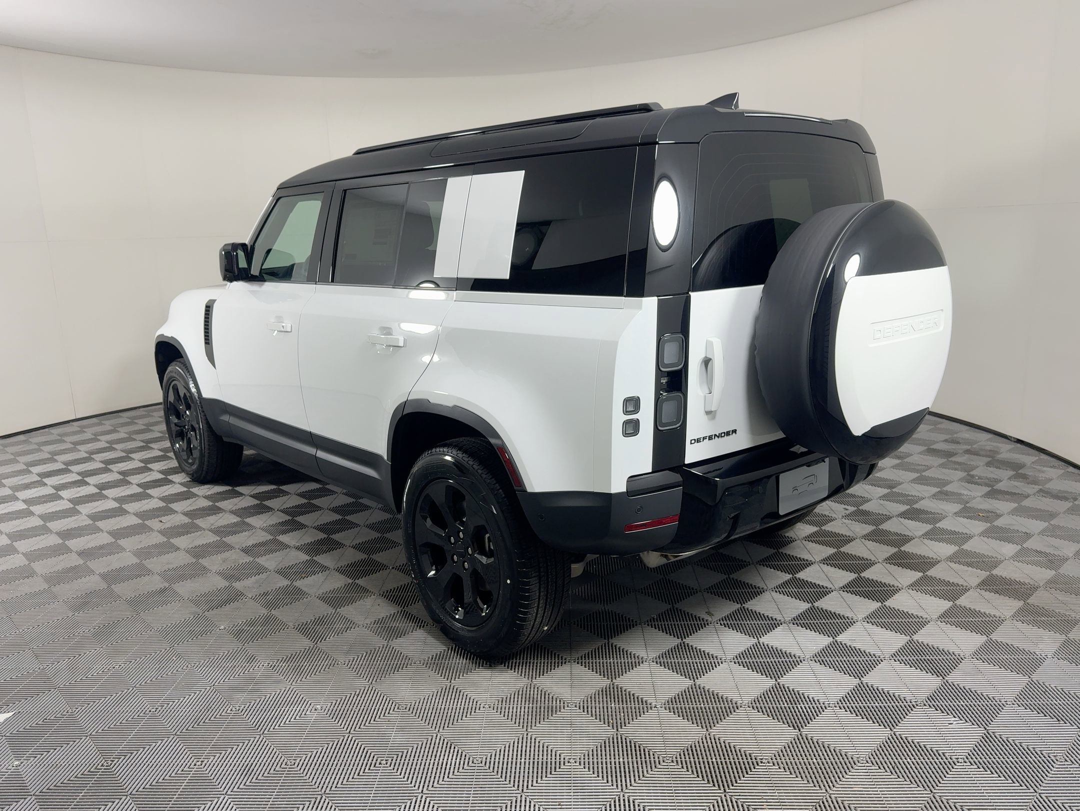 New 2026 Land Rover Defender 110 S AWD/4WD image 3