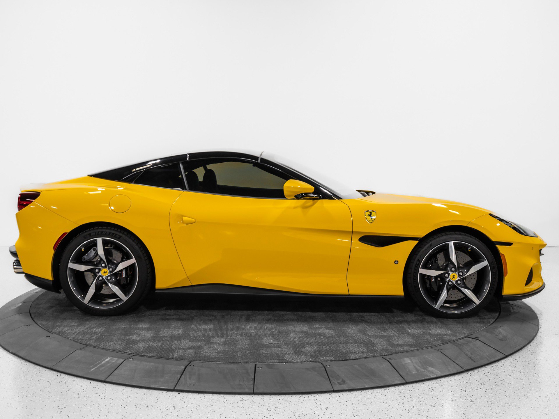 Used 2023 Ferrari Portofino M RWD image 19
