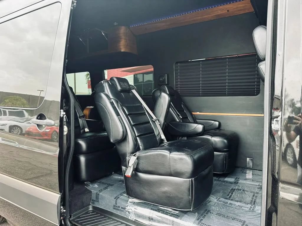 Used 2014 Mercedes-Benz Sprinter 2500 image 31