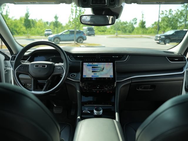 Used 2022 Jeep Grand Cherokee L Limited AWD/4WD image 28