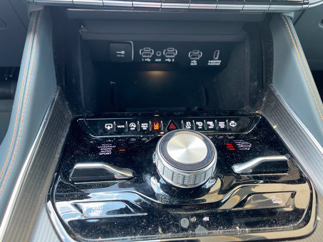 Used 2024 Jeep Grand Wagoneer L Series III w/ Rear Seat Video Group 1 AWD/4WD image 19