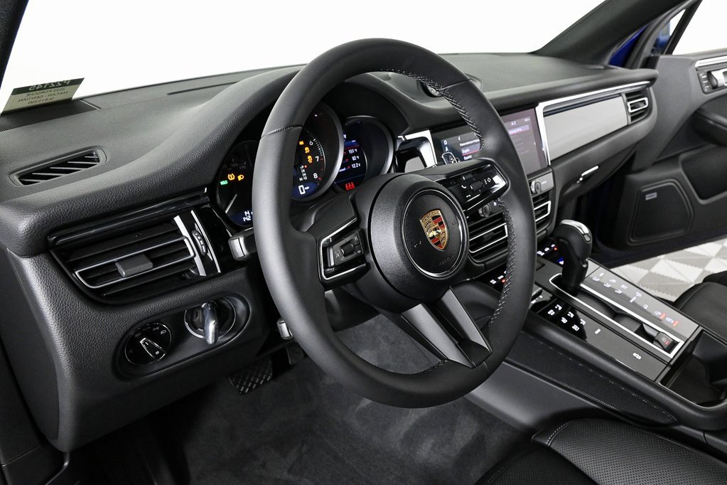 New 2025 Porsche Macan image 4