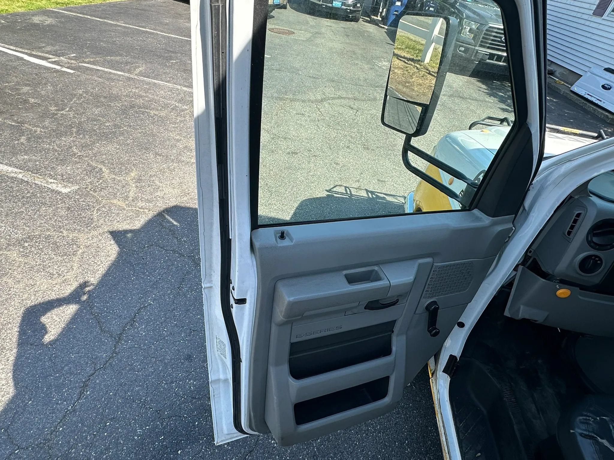 Used 2013 Ford E-450 and Econoline 450 Super Duty w/ Shuttle Bus Prep Pkg RWD image 28