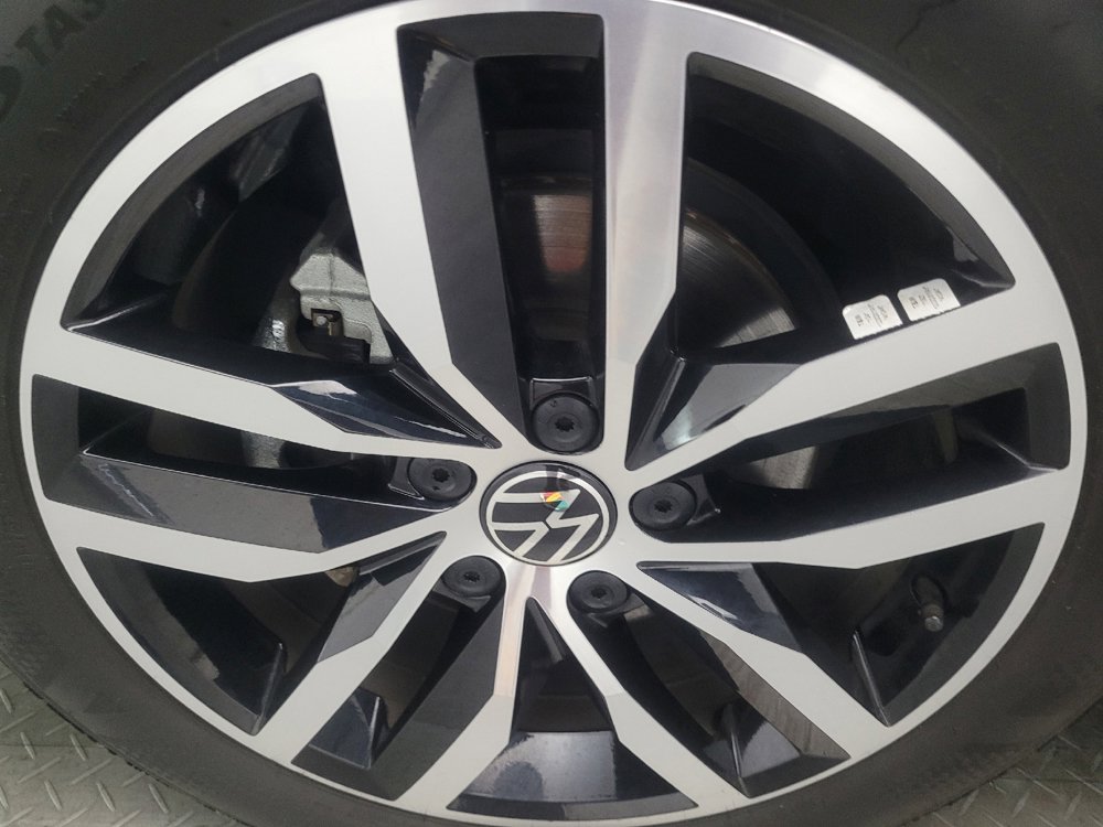 Used 2025 Volkswagen Jetta SE FWD image 31