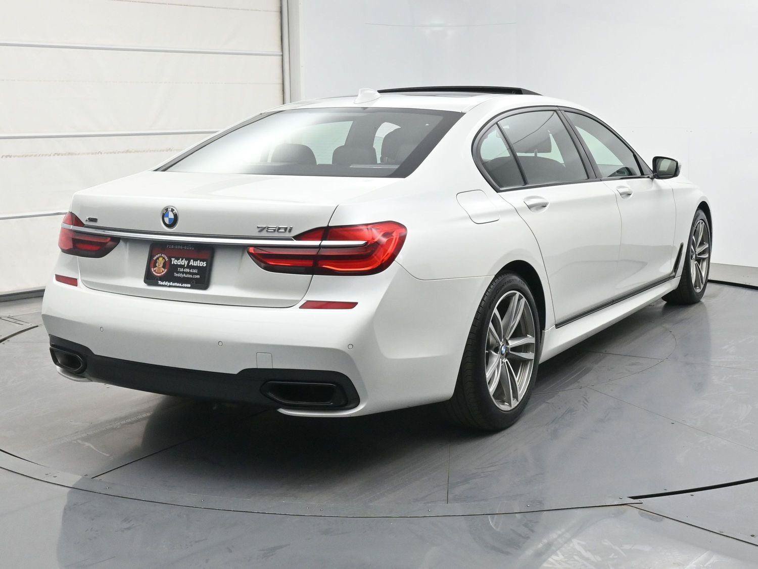 Used 2019 BMW 750i xDrive w/ M Sport Package AWD/4WD image 25