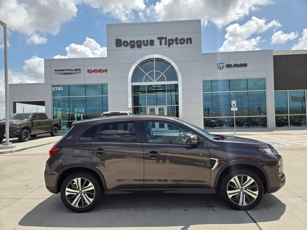 Used 2024 Mitsubishi Outlander Sport SE AWD/4WD image 2