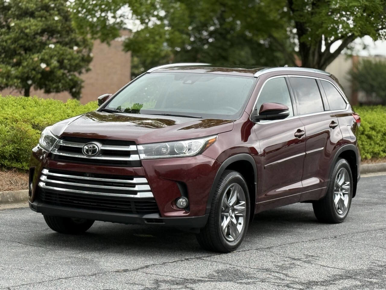 Used 2017 Toyota Highlander Limited Platinum AWD/4WD image 2