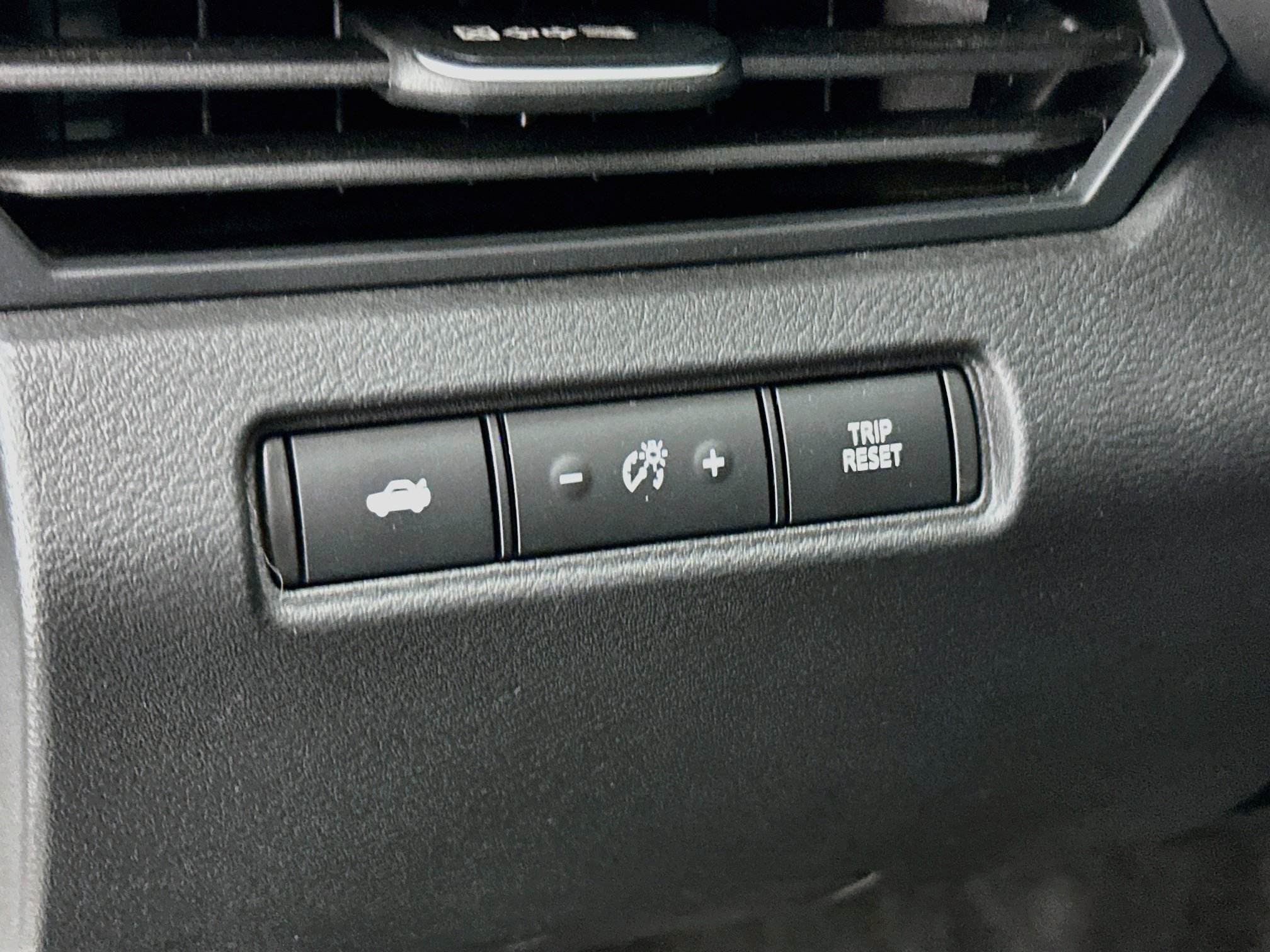 Used 2025 Nissan Altima 2.5 SV AWD/4WD image 17