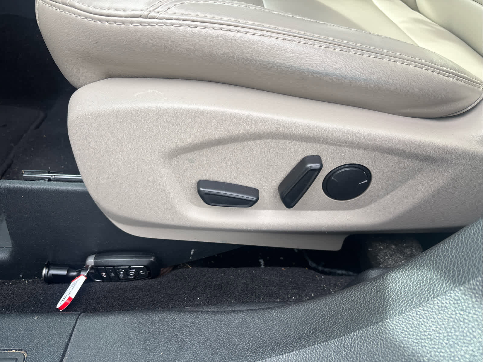 Used 2019 Ford Explorer XLT w/ Equipment Group 202A image 7