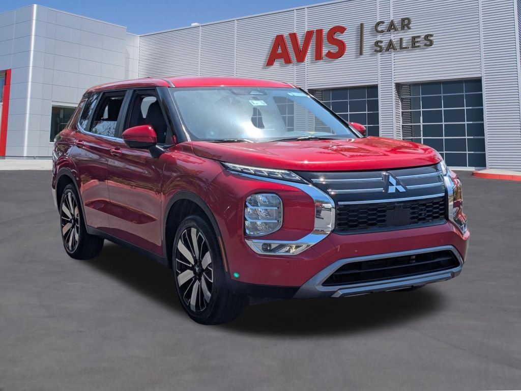 Used 2025 Mitsubishi Outlander SE FWD image 3