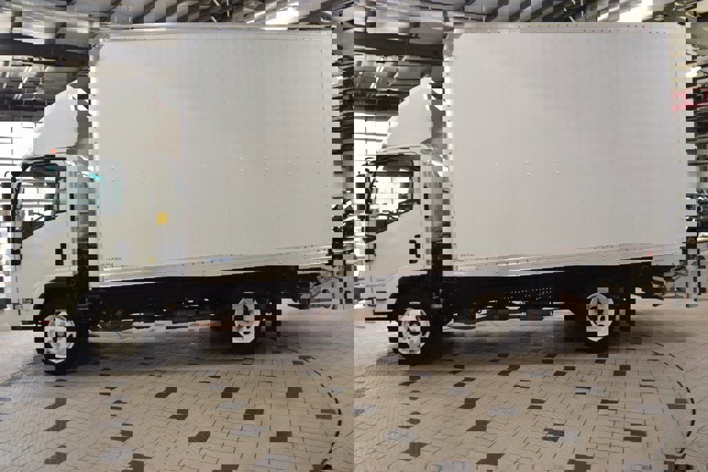 Used 2024 Chevrolet Low Cab Forward 5500XG image 3