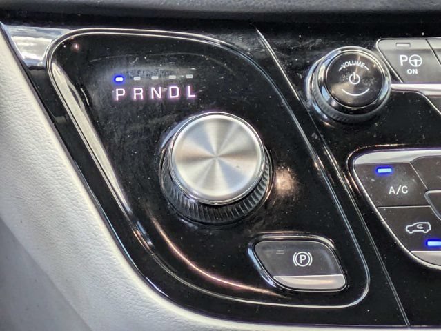 Used 2019 Chrysler Pacifica Touring-L w/ Advanced Safetytec Group FWD image 19