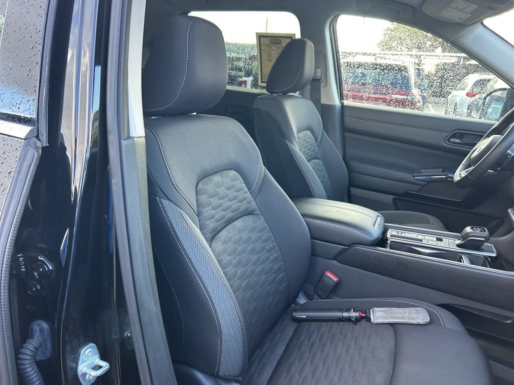 Used 2025 Nissan Pathfinder SV FWD image 22