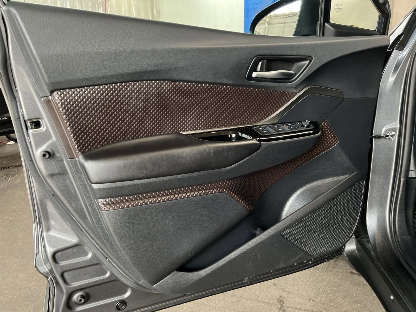 Used 2019 Toyota C-HR Limited image 14