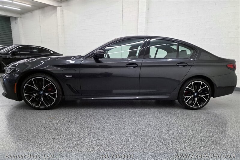 Used 2023 BMW 530e w/ M Sport Package RWD image 5