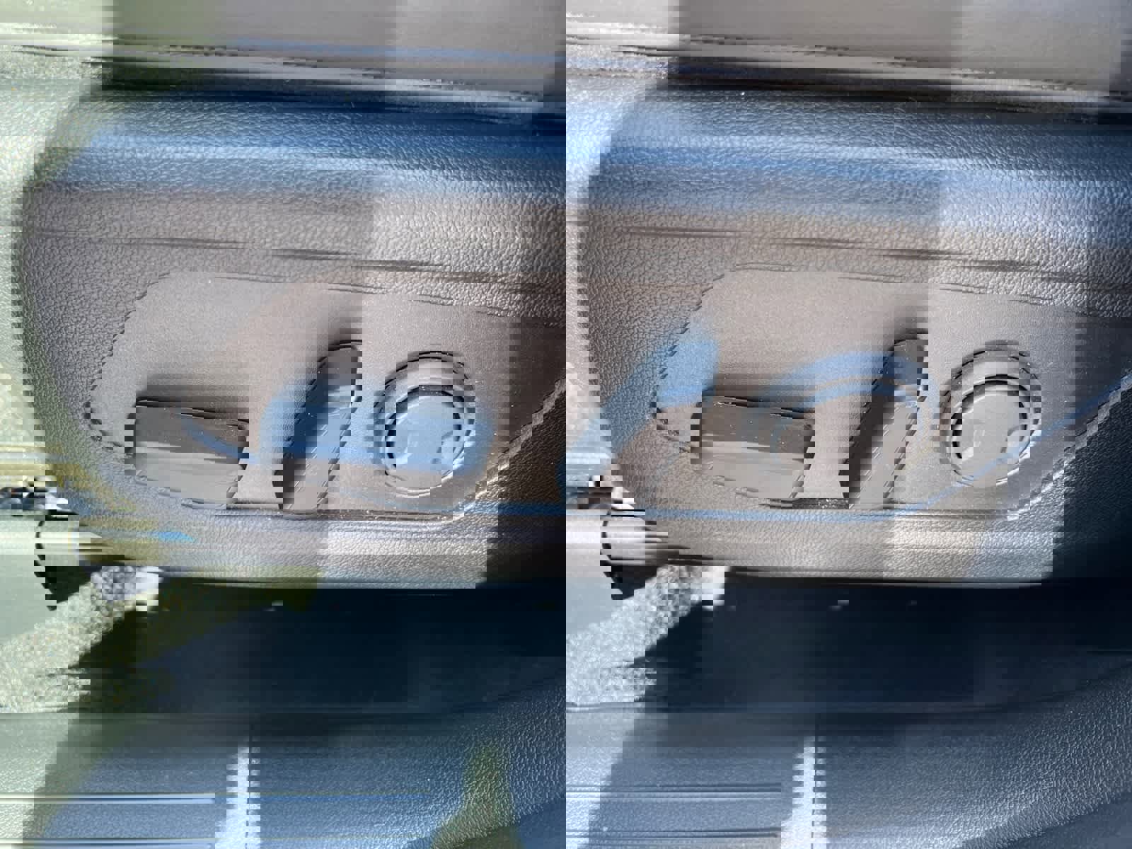 Certified 2025 Kia Sorento S image 19