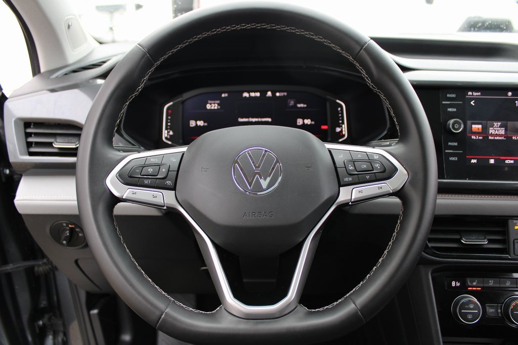 Certified 2022 Volkswagen Taos SEL image 11
