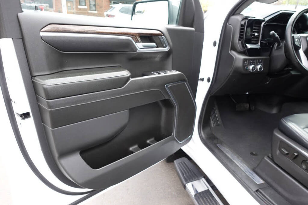 Used 2023 GMC Sierra 1500 SLE w/ X31 Off-Road Package AWD/4WD image 17