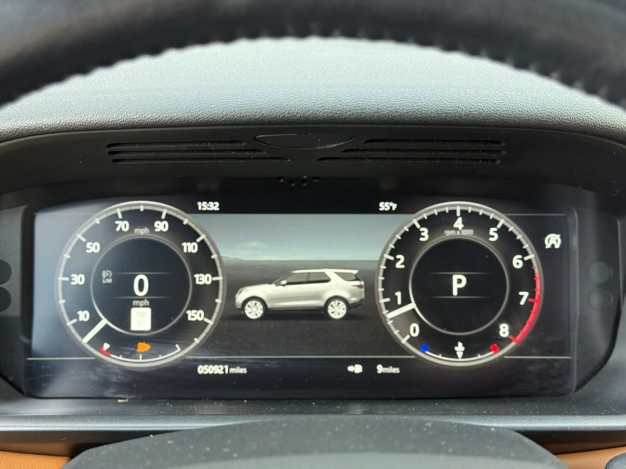 Used 2018 Land Rover Discovery HSE Luxury image 17