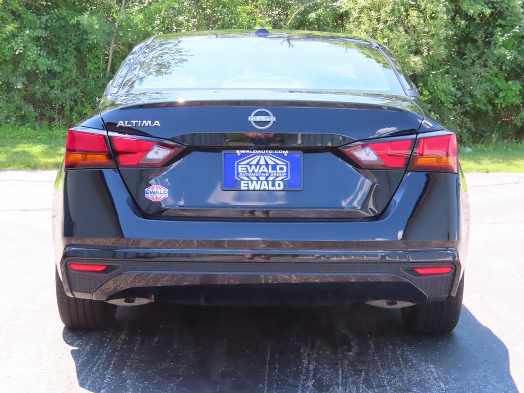 Used 2025 Nissan Altima 2.5 SV FWD image 19